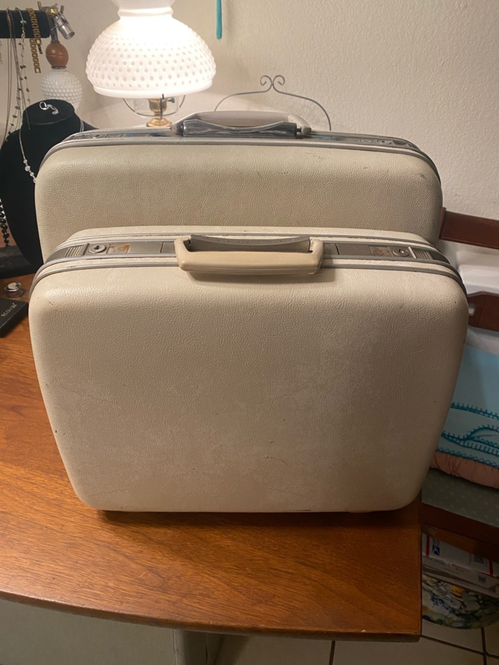 Vintage Samsonite Cream Hard Shell Suitcases - Set of 2